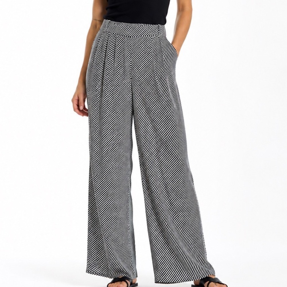 HM Womens Medium Black White Striped Wide Leg Pull On Lightweight Coastal Pants